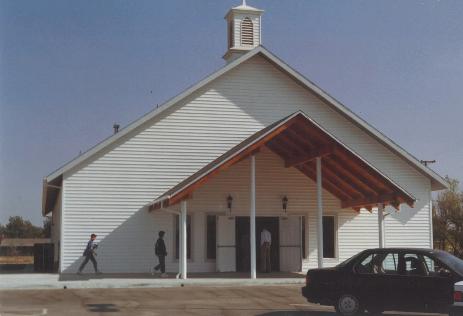 The New Hope sanctuary in Clovis, doors open, people arriving